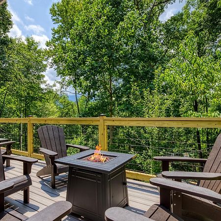 Whispering Winds, Hot Tub, Game Room, Wifi, 1089 Free Tickets Each Paid Day, Dollywood And More Gatlinburg Esterno foto
