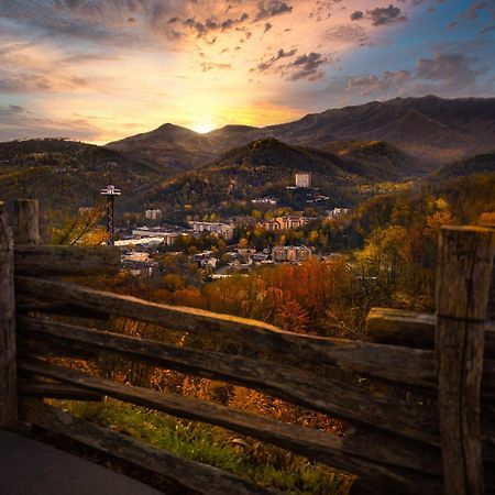 Whispering Winds, Hot Tub, Game Room, Wifi, 1089 Free Tickets Each Paid Day, Dollywood And More Gatlinburg Esterno foto