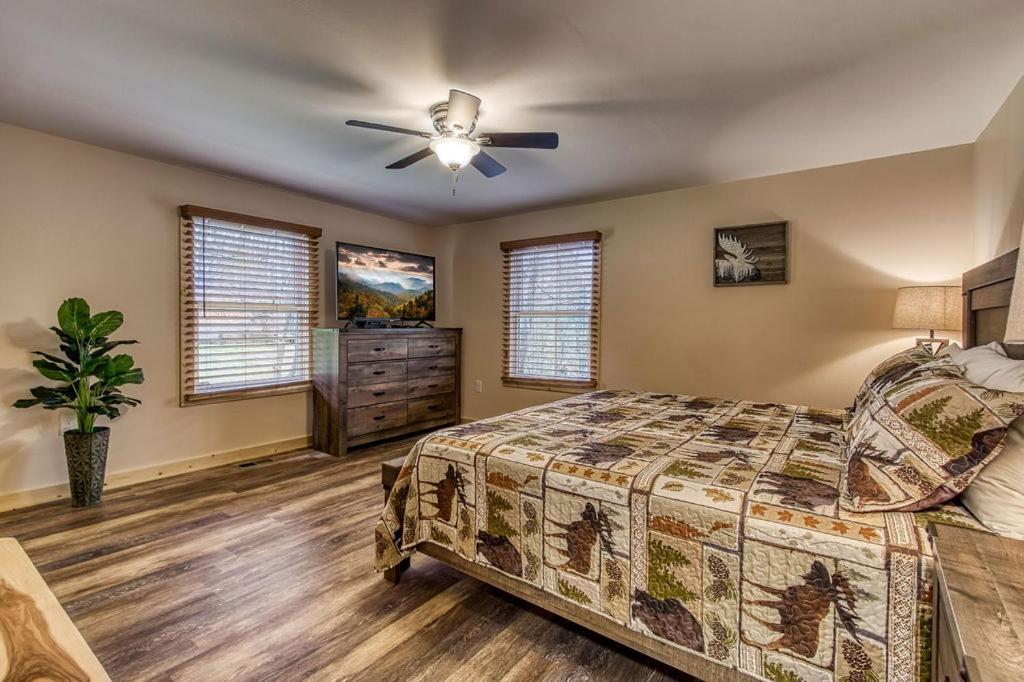 Whispering Winds, Hot Tub, Game Room, Wifi, 1089 Free Tickets Each Paid Day, Dollywood And More Gatlinburg Esterno foto