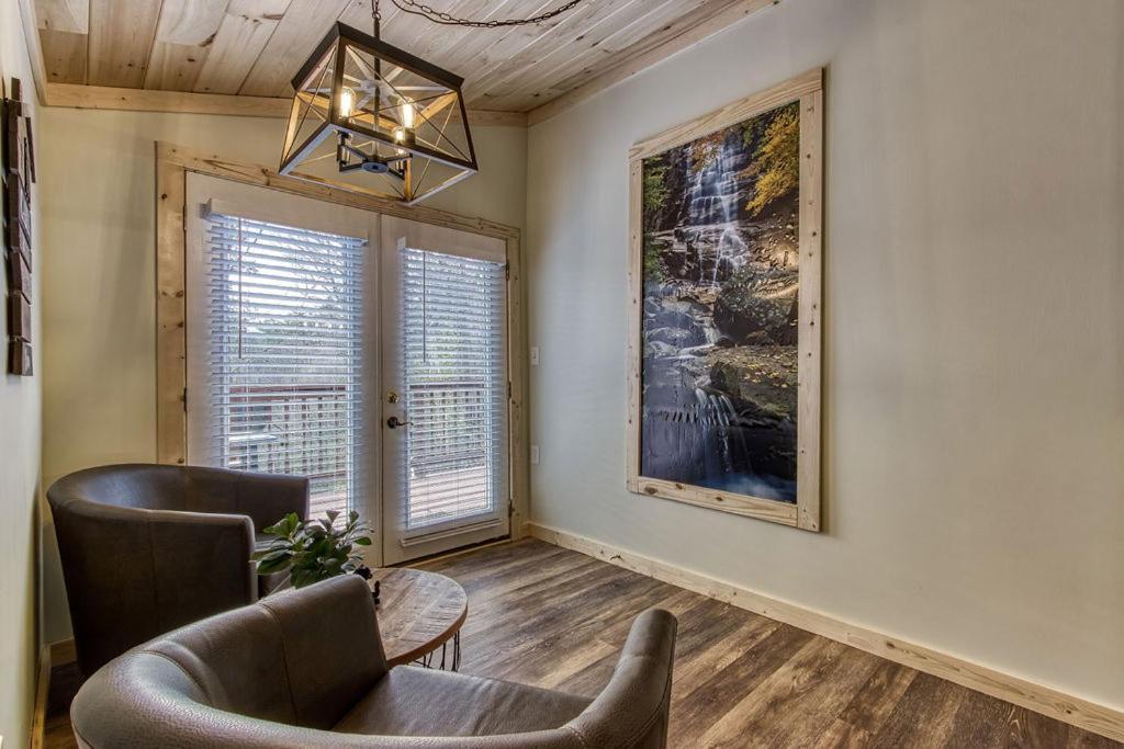 Whispering Winds, Hot Tub, Game Room, Wifi, 1089 Free Tickets Each Paid Day, Dollywood And More Gatlinburg Esterno foto