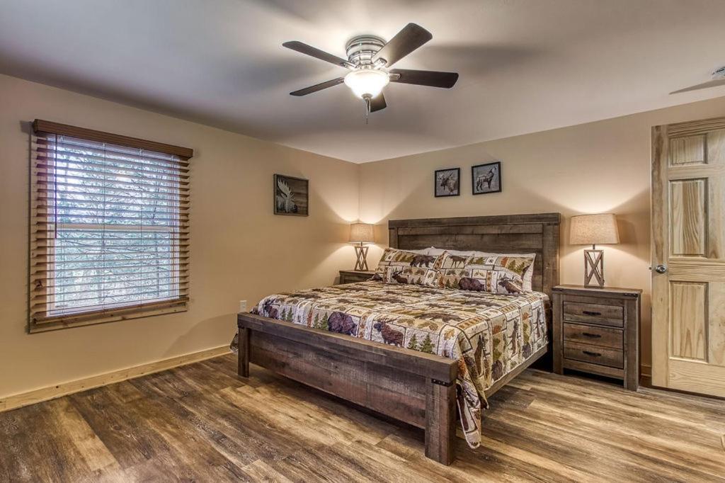 Whispering Winds, Hot Tub, Game Room, Wifi, 1089 Free Tickets Each Paid Day, Dollywood And More Gatlinburg Esterno foto