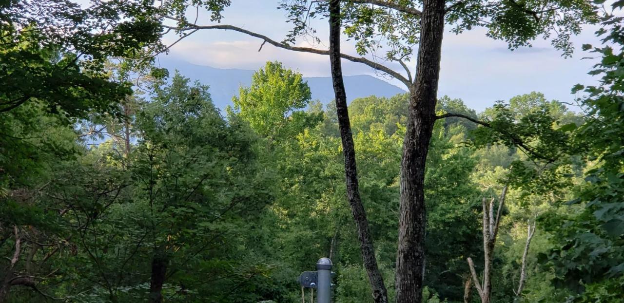 Whispering Winds, Hot Tub, Game Room, Wifi, 1089 Free Tickets Each Paid Day, Dollywood And More Gatlinburg Esterno foto