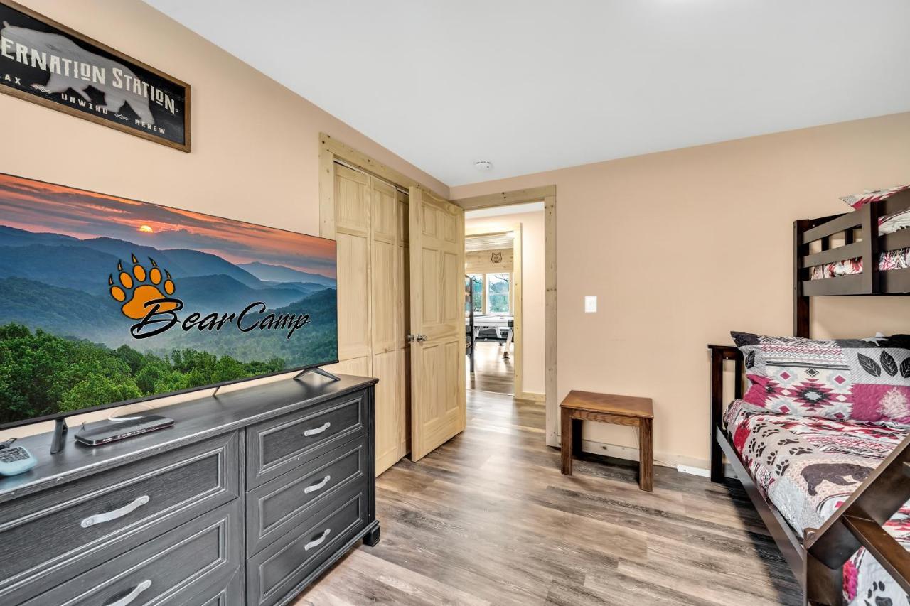 Whispering Winds, Hot Tub, Game Room, Wifi, 1089 Free Tickets Each Paid Day, Dollywood And More Gatlinburg Esterno foto