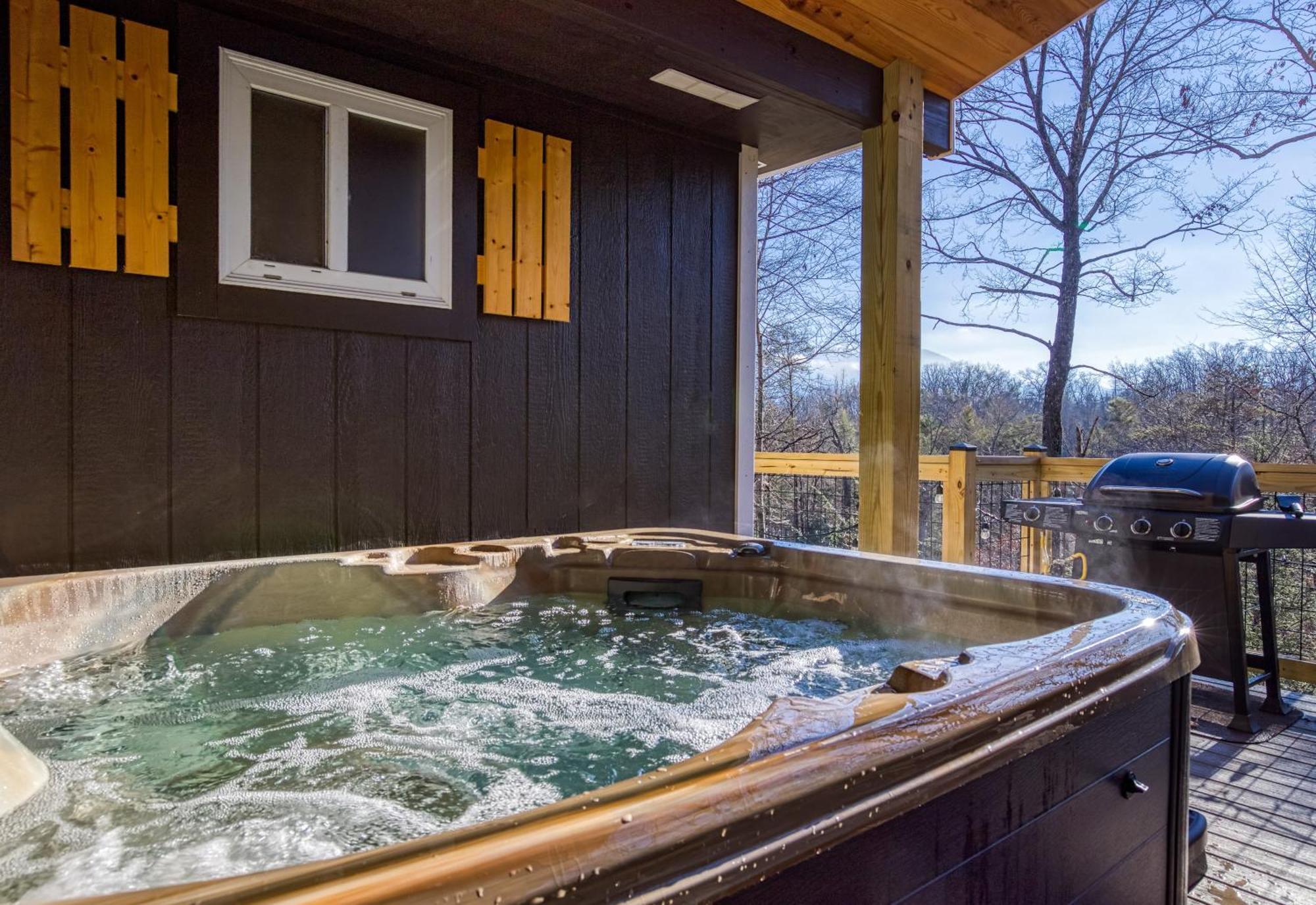 Whispering Winds, Hot Tub, Game Room, Wifi, 1089 Free Tickets Each Paid Day, Dollywood And More Gatlinburg Esterno foto