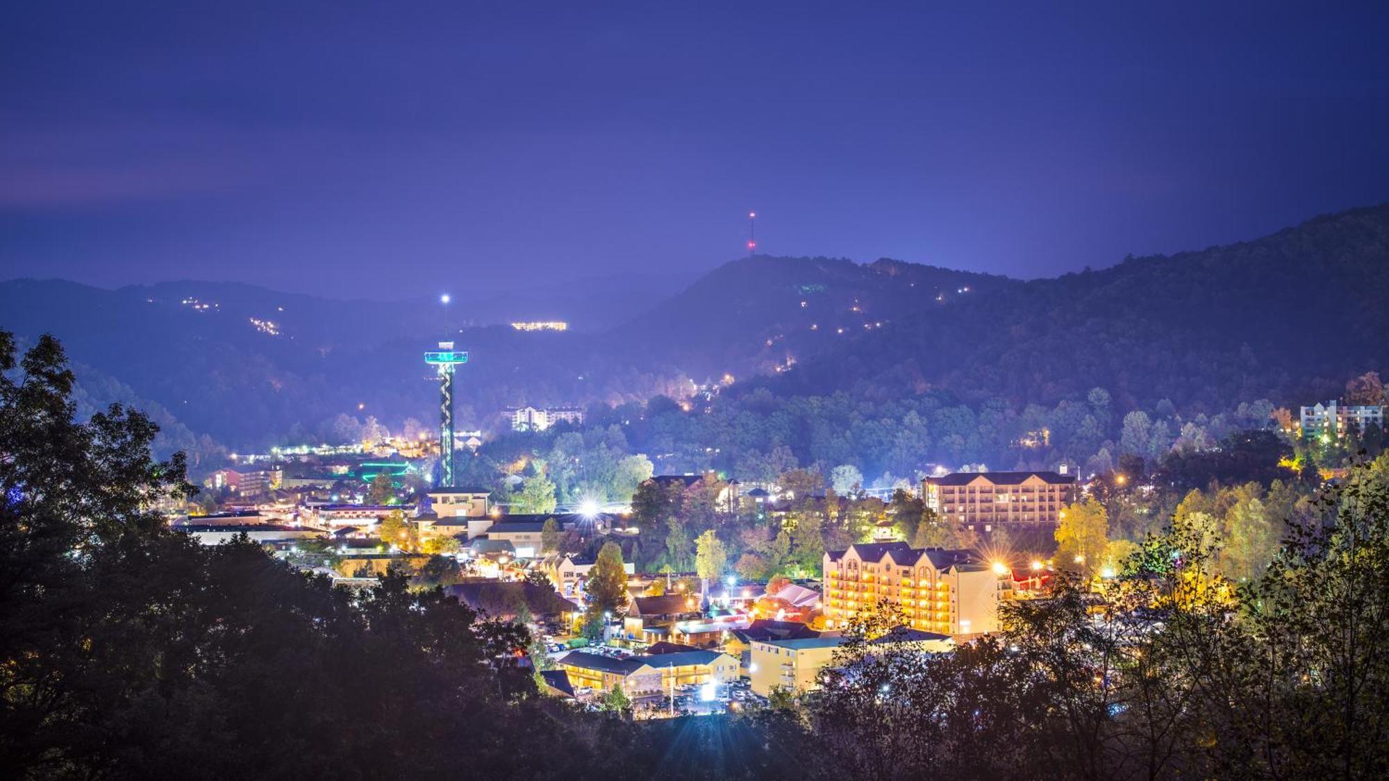 Whispering Winds, Hot Tub, Game Room, Wifi, 1089 Free Tickets Each Paid Day, Dollywood And More Gatlinburg Esterno foto