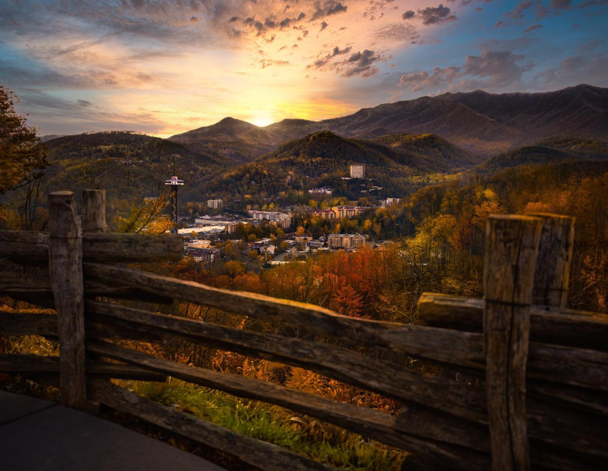 Whispering Winds, Hot Tub, Game Room, Wifi, 1089 Free Tickets Each Paid Day, Dollywood And More Gatlinburg Esterno foto
